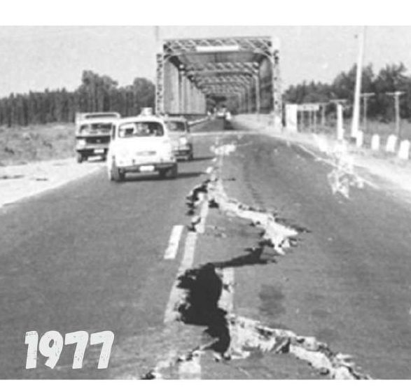 Una ruta partida por el terremoto de 1977
